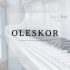 a classical piano in white and grey OLESKOR AV IM 70x70 - Hope